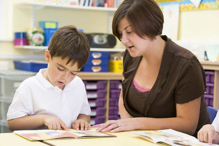 children learning with teacher